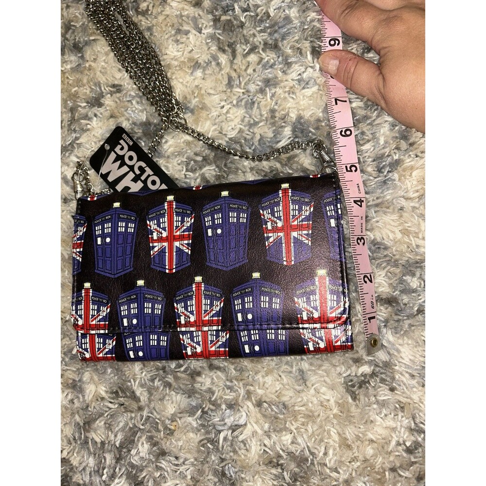 Doctor Who Wallet with Chain Police Public Call Box Pattern Crossbody New - Picture 2 of 7
